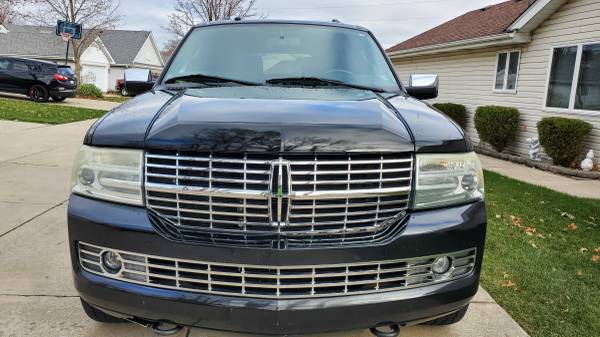2007 Lincoln Navigator Luxury 4X4 Third Row 7-Passenger - cars &... for sale in Crown Point, IL – photo 2