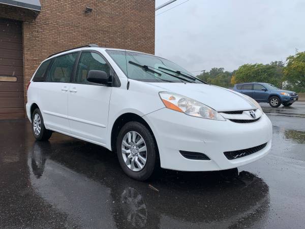 2009 Toyota Sienna LE !! One Owner !! for sale in Hasbrouck Heights, NJ – photo 3