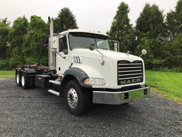 2006 Mack Granite with 60,000 lb. Galbreath roll off hoist and Pioneer for sale in Glenmoore, PA – photo 12