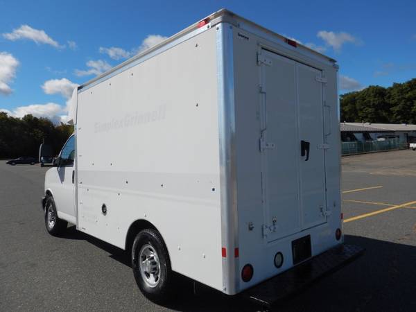 13 Chevrolet Express 3500 Single Rear Wheel 10ft Box Cube Service Van for sale in West Boylston, MA – photo 10