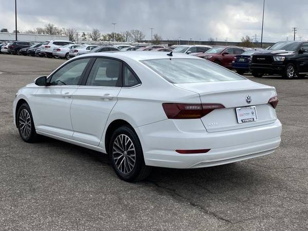 2019 Volkswagen Jetta sedan SE Auto w/SULEV - Volkswagen Pure White for sale in Sterling Heights, MI – photo 4