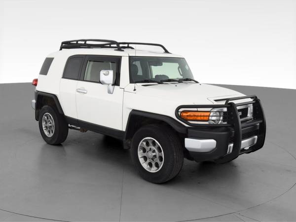 2013 Toyota FJ Cruiser Sport Utility 2D suv White - FINANCE ONLINE -... for sale in Akron, OH – photo 15