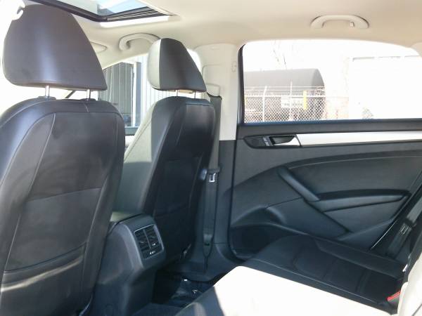 2014 Volkswagen Passat SE TDI-30k Miles! Heated Leather! Sunroof! -... for sale in Silvis, IA – photo 13