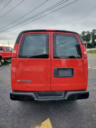 2014 Chevrolet Express 2500 Cargo for sale in Waterford Township, MI – photo 4