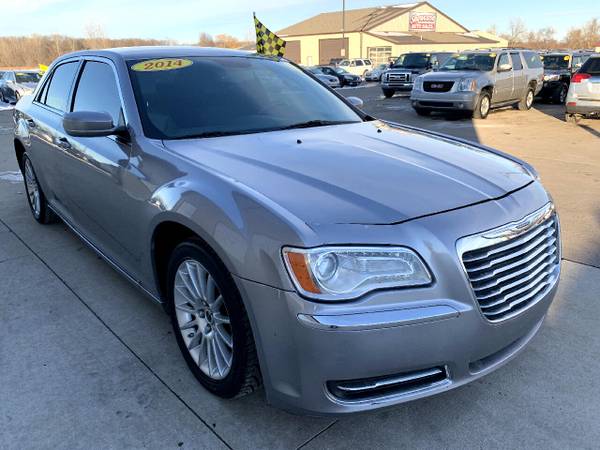 2014 Chrysler 300 4dr Sdn RWD - - by dealer - vehicle for sale in Chesaning, MI – photo 19