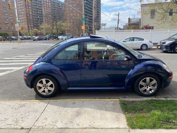 2006 Volkswagen new beetle 2 5 L hatchback sunroof heated seats for sale in Brooklyn, NY – photo 3