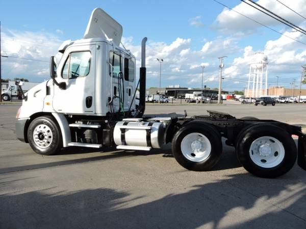 2011 FREIGHTLINER CASCADIA DAYCAB DD13 with for sale in Grand Prairie, TX – photo 6