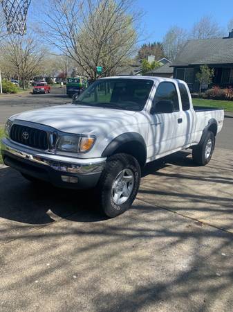 Toyota Tacoma low mi - - by dealer - vehicle for sale in Portland, OR – photo 7