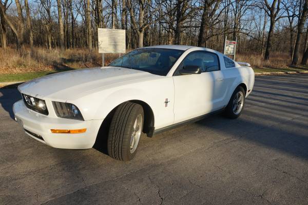 2006 Ford Mustang V6 Coupe Perfect Engine Leather 115k Classic -... for sale in Niles, IL – photo 5