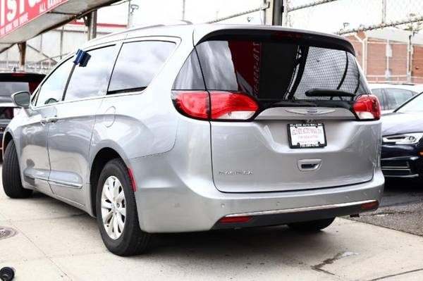 2018 Chrysler Pacifica Touring L FWD Minivan - - by for sale in Jamaica, NY – photo 17