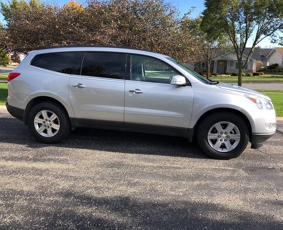 2011 Chevrolet Traverse – AWD 64,1XX miles - cars & trucks - by... for sale in Madison, WI – photo 2