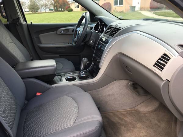 2009 Chevrolet Traverse LT 3rd Row Southern Truck only $6950 - cars... for sale in Chesterfield Indiana, IN – photo 9