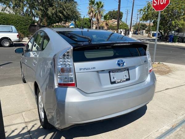 2011 Toyota Prius 5dr HB 5 with (2) 12V pwr outlets - cars & trucks... for sale in North Hollywood, CA – photo 3