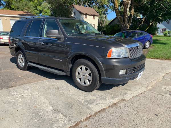 (2005 Lincoln Navigator 3rd row/Leather/130k) for sale in Lansing, MI – photo 2