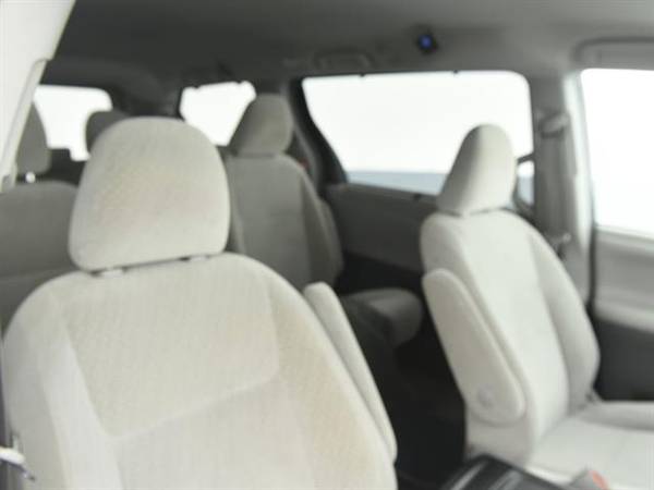 2018 Toyota Sienna LE Minivan 4D mini-van Silver - FINANCE ONLINE for sale in Charleston, SC – photo 5