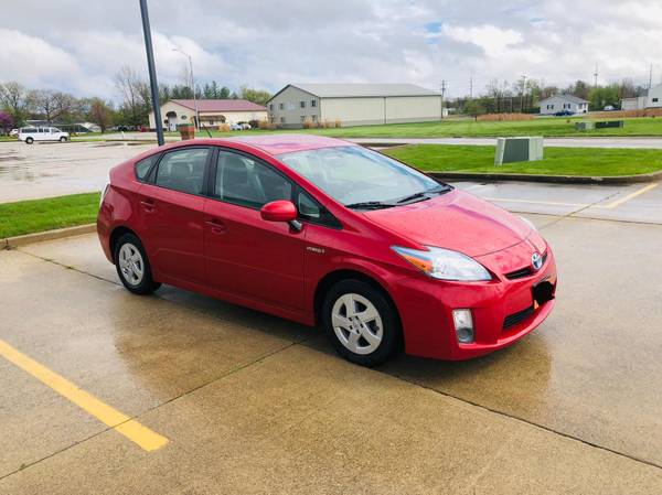 Clean 2010 Toyota Prius - 40 Mpg - 185xxx miles - - by for sale in Charleston, IL – photo 3