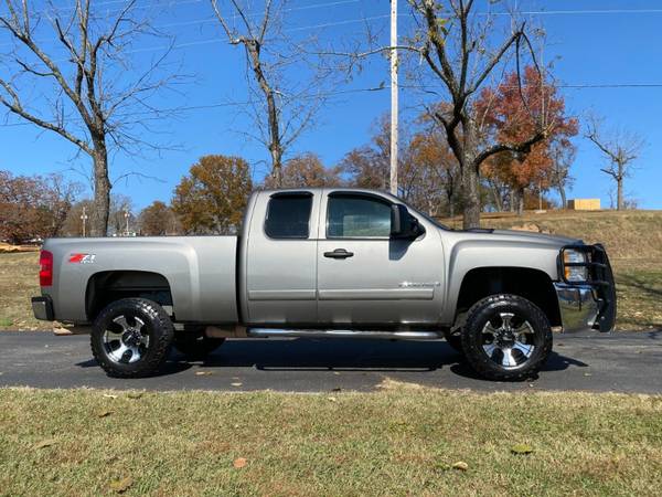 2008 Chevrolet Silverado 2500HD LIKE NEW! - cars & trucks - by... for sale in Forsyth, IA – photo 8
