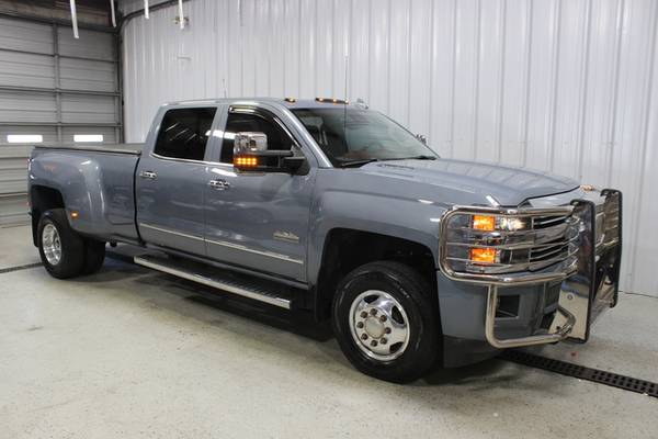 2016 Chevrolet Silverado 3500HD 4WD Crew Cab 153.7 High Country for sale in Lockhart, TX – photo 2