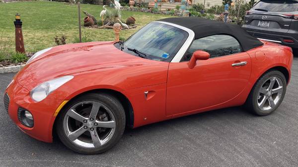 2008 Pontiac Solstice GXP - Low Miles ! for sale in Bronxville, NY – photo 2