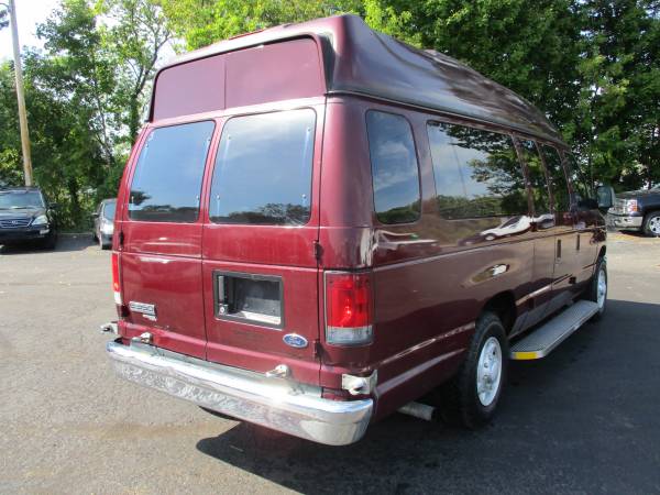 HANDICAP VAN ONLY 23K MILES! FORD, WHEEL CHAIR LIFT for sale in Spencerport, NY – photo 7
