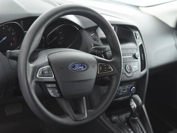 2018 Ford Focus SE Hatchback 4D hatchback White - FINANCE ONLINE for sale in Indianapolis, IN – photo 2