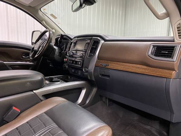 2016 Nissan TITAN XD Crew Cab - Small Town & Family Owned! Excellent for sale in Wahoo, NE – photo 10
