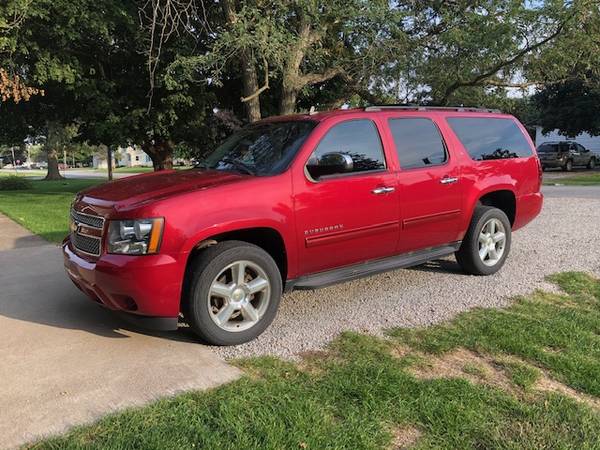 2012 Chevy Suburban LT - cars & trucks - by owner - vehicle... for sale in Aledo, IA – photo 2