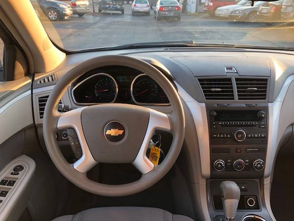 2009 Chevrolet Traverse LT *** ONLY 91K MILES *** - cars & trucks -... for sale in milwaukee, WI – photo 17
