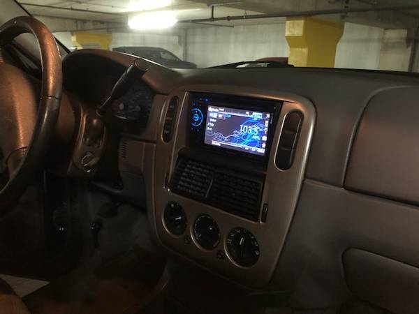 2005 Ford Explorer - cars & trucks - by owner - vehicle automotive... for sale in Des Plaines, IL – photo 3