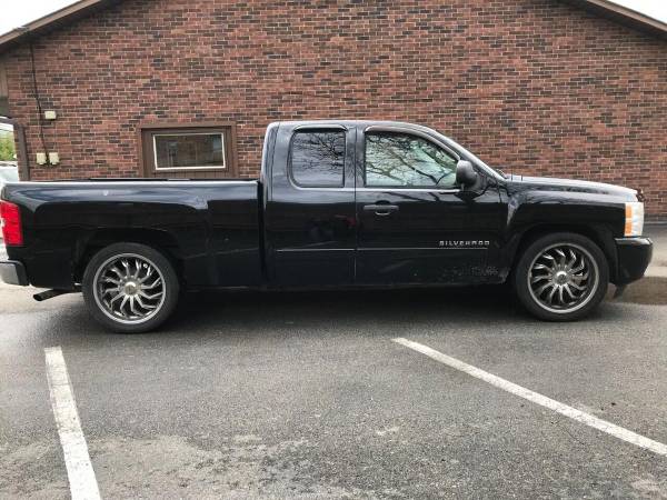 2011 Chevrolet Chevy Silverado 1500 LT 4x2 4dr Extended Cab 6 5 ft for sale in Louisville, KY – photo 2