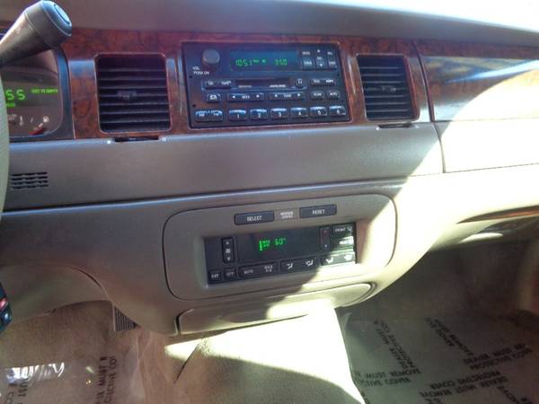 1999 Lincoln Town Car 4dr Sdn Signature - ELDERLY OWNED, GARAGED KEPT for sale in Fort Lauderdale, FL – photo 11
