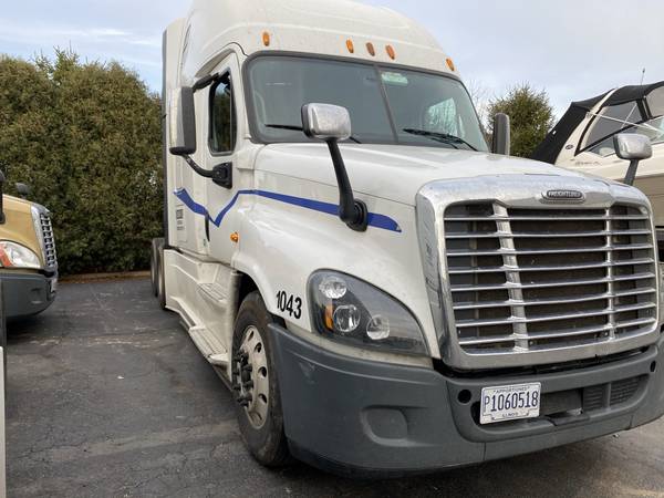 FREIGHTLINER CASCADIA (NEW ENGINE,TRANSMISSION,CLUTH AND TURBO ) -... for sale in Libertyville, IL – photo 3