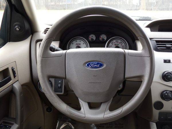 2009 Ford Focus SE Sedan for sale in Cleveland, OH – photo 11