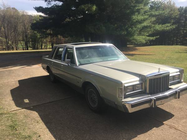 1986 Lincoln Town Car- Cartier Designer Series-1 Owner- for sale in Bethel Park, PA – photo 2