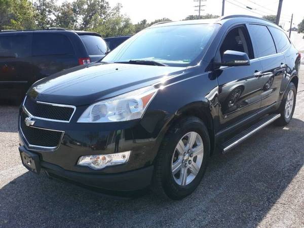 2010 CHEVY TRAVERSE LT LEATHER DVD DUAL SUNROOF 3RD ROW SEATING... for sale in Camdenton, MO – photo 3