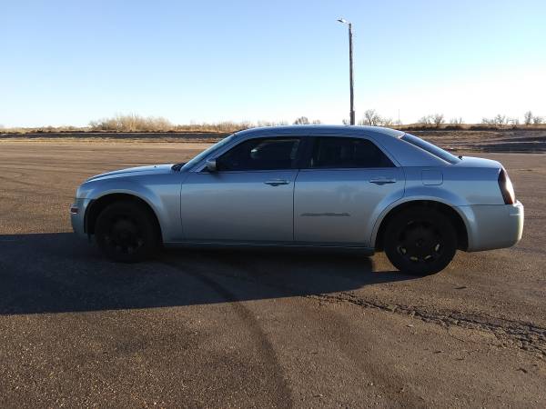 2006 Chrysler 300 - cars & trucks - by owner - vehicle automotive sale for sale in Garden City, KS – photo 2