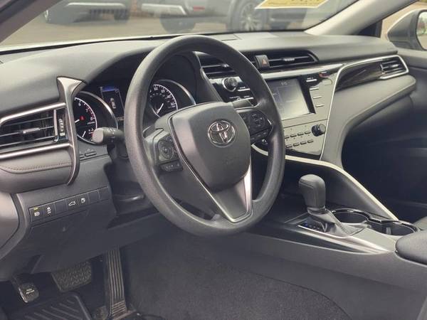 2018 Toyota Camry Celestial Silver Metallic Priced to SELL!!! for sale in Eugene, OR – photo 9