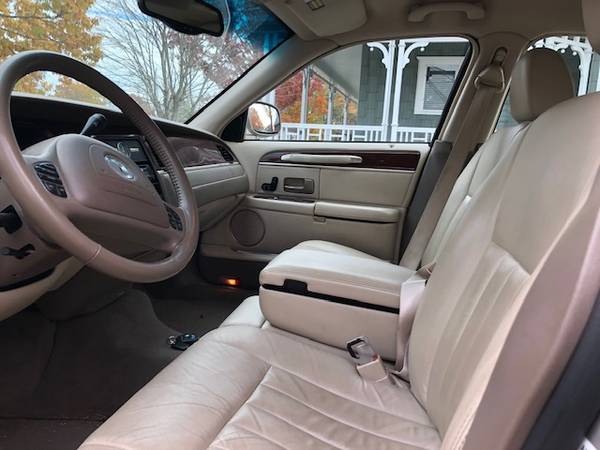2003 Lincoln Town Car - cars & trucks - by owner - vehicle... for sale in Hillsborough, NH – photo 5