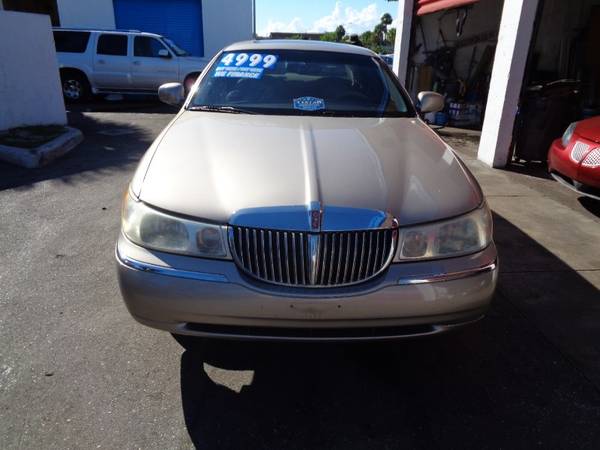 1999 Lincoln Town Car 4dr Sdn Signature - ELDERLY OWNED, GARAGED KEPT for sale in Fort Lauderdale, FL – photo 2