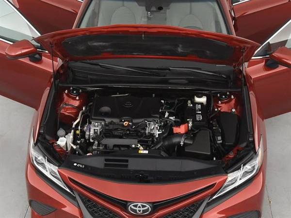 2018 Toyota Camry SE Sedan 4D sedan Red - FINANCE ONLINE for sale in Chicago, IL – photo 4
