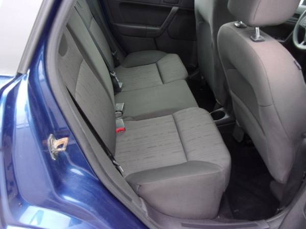 2009 Ford Focus SE 4dr Sedan - - by dealer - vehicle for sale in Waukesha, WI – photo 6