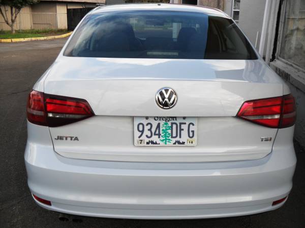 2017 Volkswagon Jetta - cars & trucks - by owner - vehicle... for sale in Woodburn, OR – photo 4