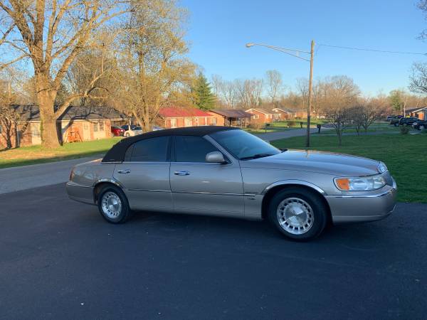 2001 lincoln town car EX series for sale in Louisville, KY