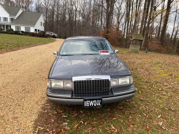 93 Lincoln Towncar - cars & trucks - by owner - vehicle automotive... for sale in Fredericksburg, VA – photo 2