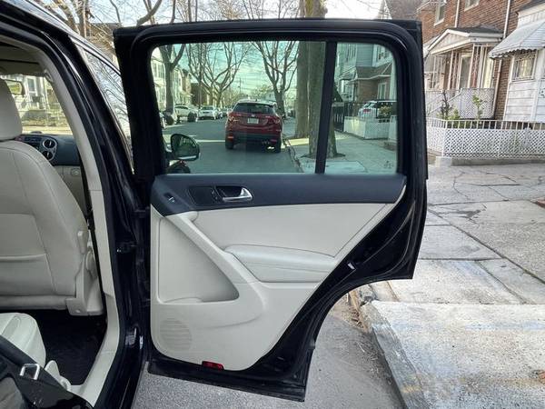 2011 VW Volkswagen Tiguan SE 4Motion wSunroof and Navi suv Alpine for sale in Jersey City, NJ – photo 21