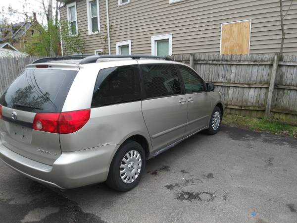 2006 Toyota sienna for sale in Buffalo, NY – photo 4