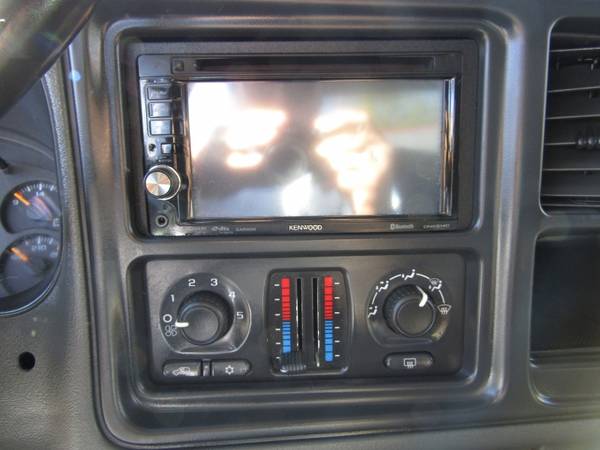 2005 GMC Sierra 2500HD Crew Cab 4X4 SLE WHITE BEST BUY HERE ! for sale in Milwaukie, OR – photo 16
