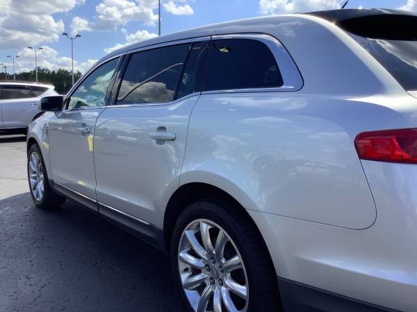 Low Mileage! 2010 Lincoln MKT! Loaded! Third Row! - cars & trucks -... for sale in Ortonville, MI – photo 11