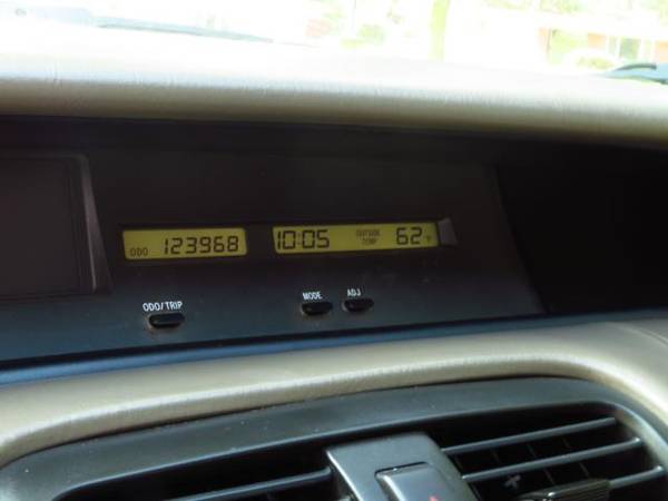 2004 Toyota Avalon 4dr Sdn XLS w/Bench Seat***All Credit Welcome***... for sale in Garden City, OR – photo 9