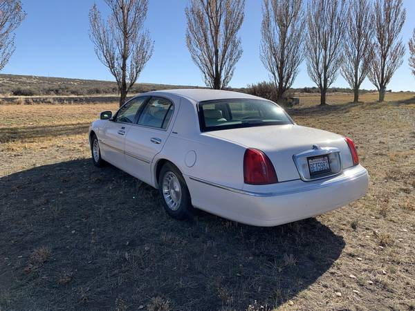 1999 Lincoln Town Car - cars & trucks - by owner - vehicle... for sale in Coulee City, WA – photo 3